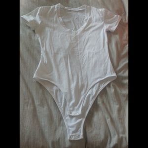White v-neck t-shirt body suit